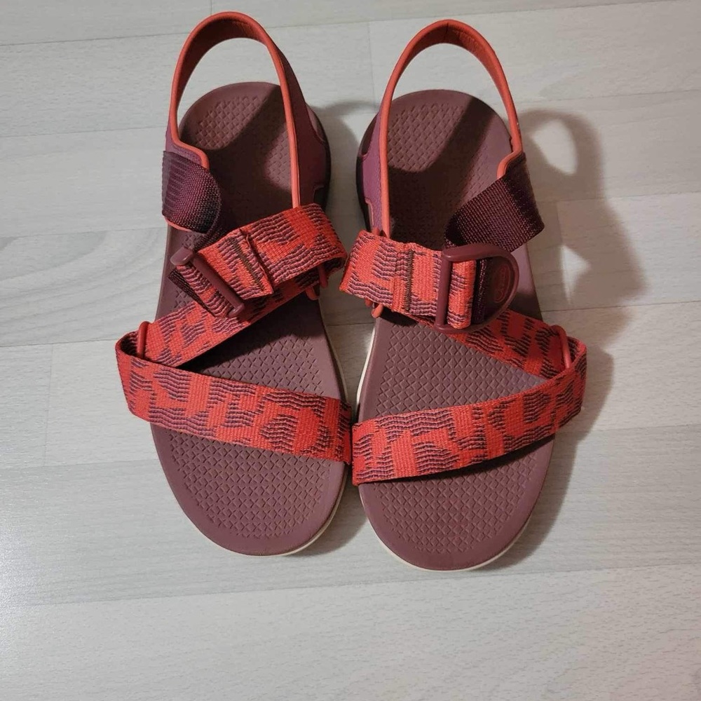 Women’ Chaco Size 7